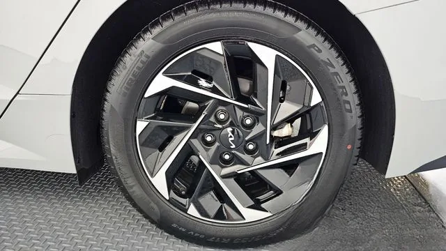 Kia K5 2024 Signature