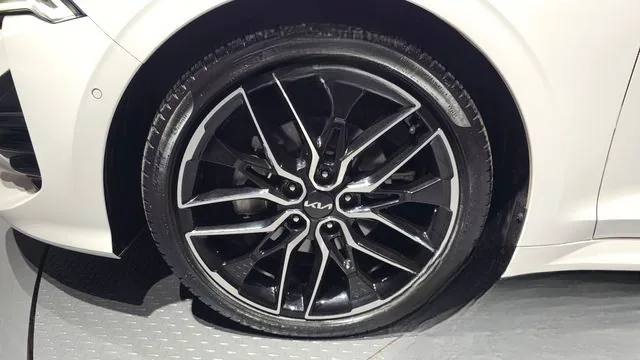Kia K5 2023 1.6 Turbo Signature