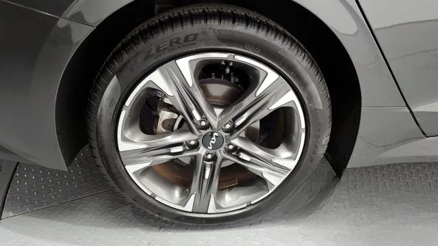 Kia K5 2023 Signature