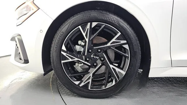 Kia K5 2024 2.0 LPi Signature