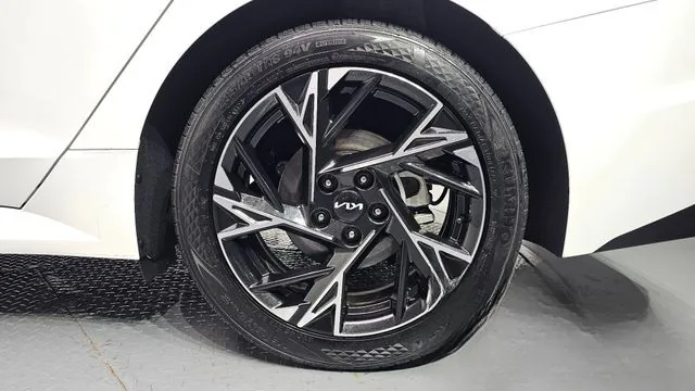 Kia K5 2024 2.0 LPi Signature