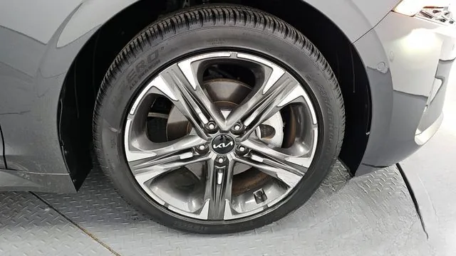 Kia K5 2023 Signature