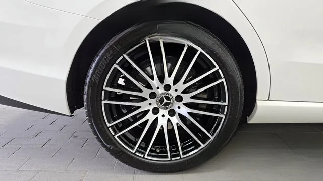 Mercedes-Benz C-Class 2023 C200 Avantgarde