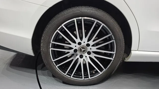 Mercedes-Benz C-Class 2023 C200 Avantgarde