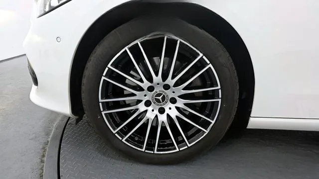 Mercedes-Benz C-Class 2022 C200 4MATIC Avantgarde