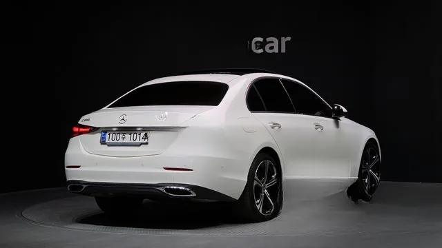 Mercedes-Benz C-Class 2023 C300 4MATIC Avantgarde