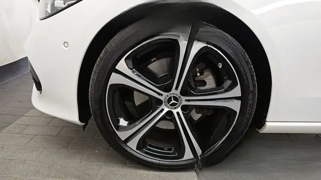 Mercedes-Benz C-Class 2023 C300 4MATIC Avantgarde
